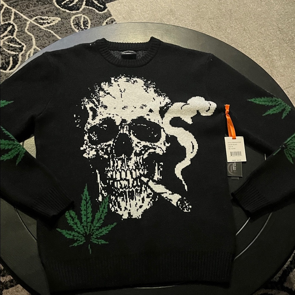 💁‍♀️💁‍♂️UNISEX Edgy Black Skull and Leaf Sweater
